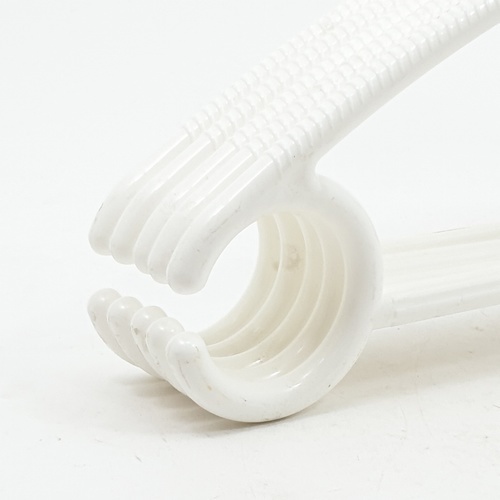 SAKU ไม้แขวนผ้าพลาสติก รุ่น EKK009-WH ขนาด 41x18x0.7 ซม. 5 ชิ้น/แพ็ค สีขาว