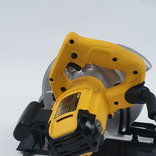 DEWALT เลื่อยวงเดือน 7 นิ้ว 1200W รุ่น DWE561-B1