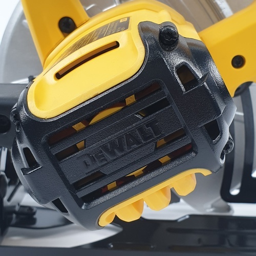 DEWALT เลื่อยวงเดือน 7 นิ้ว 1200W รุ่น DWE561-B1