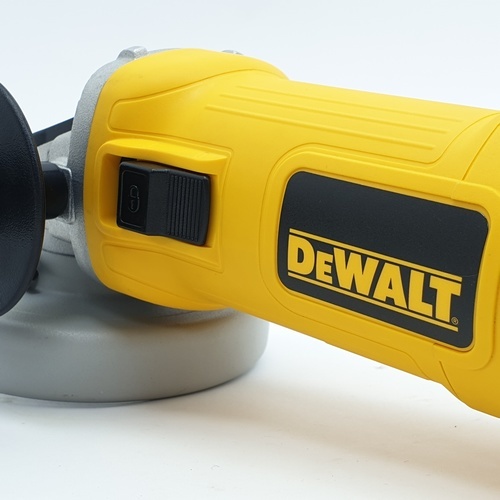 DEWALT เครื่องเจียร 4 นิ้ว 850W  รุ่น DWE8200S-B