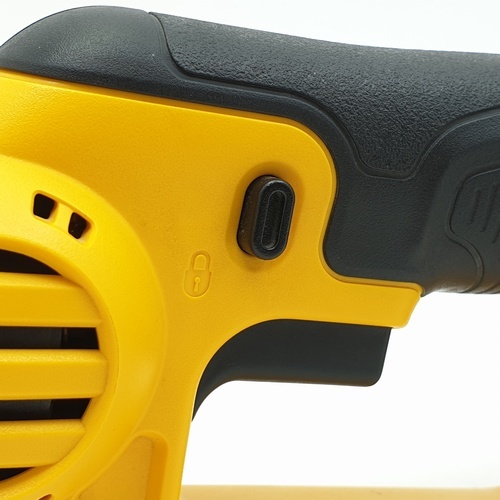 DEWALT เครื่องเจียรไร้สาย 4 นิ้ว 18V รุ่น DCG412N-KR (เฉพาะตัวเครื่อง)