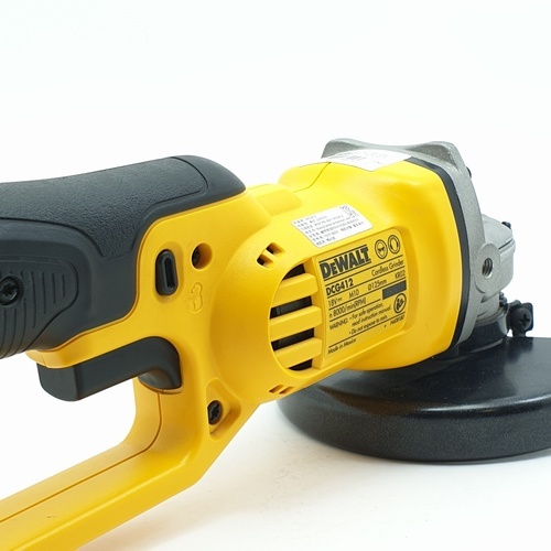 DEWALT เครื่องเจียรไร้สาย 4 นิ้ว 18V รุ่น DCG412N-KR (เฉพาะตัวเครื่อง)