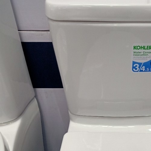 KOHLER สุขภัณฑ์แบบสองชิ้น ใช้น้ำ 3/4.5 ลิตร พร้อมฝารองนั่งแบบกันกระแทก รุ่น รีช คอนซีล K-22244K-S-0  สีขาว