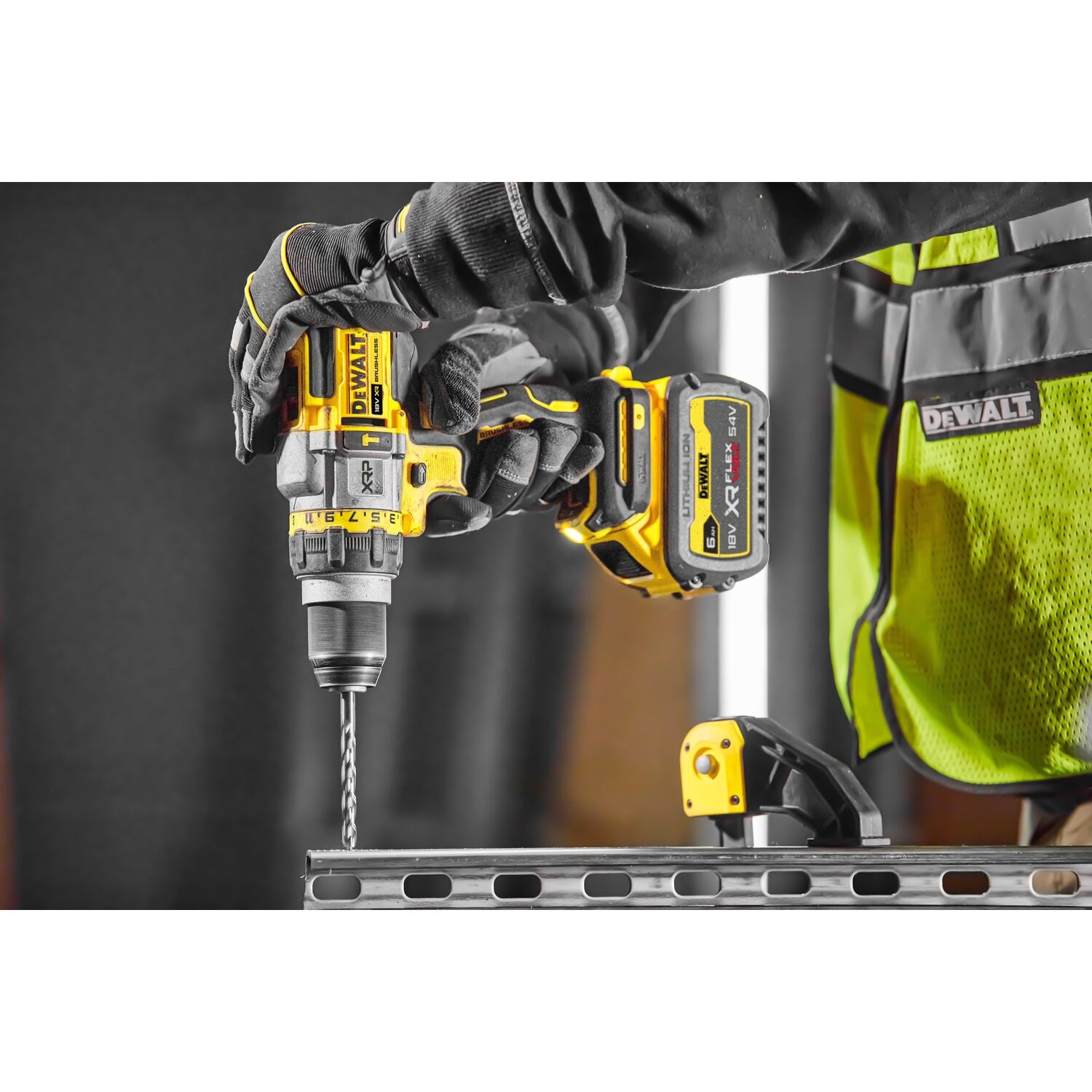 DEWALT สว่านกระแทกไร้สายไร้แปรงถ่าน 20V Max DCD999N-B1 Flexvolt Advantage (เฉพาะตัวเครื่อง)