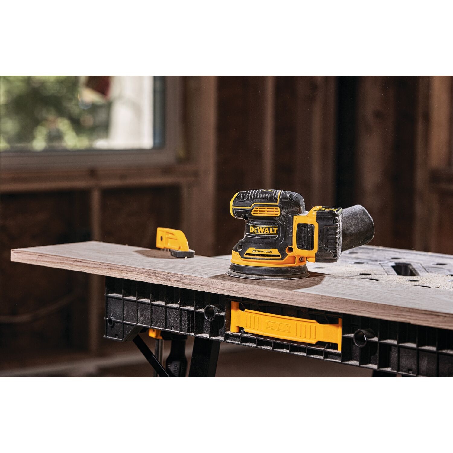 DEWALT เครื่องขัดกระดาษทรายกลม ไร้สาย ไร้แปรงถ่าน 125 มม. DCW210N-KR