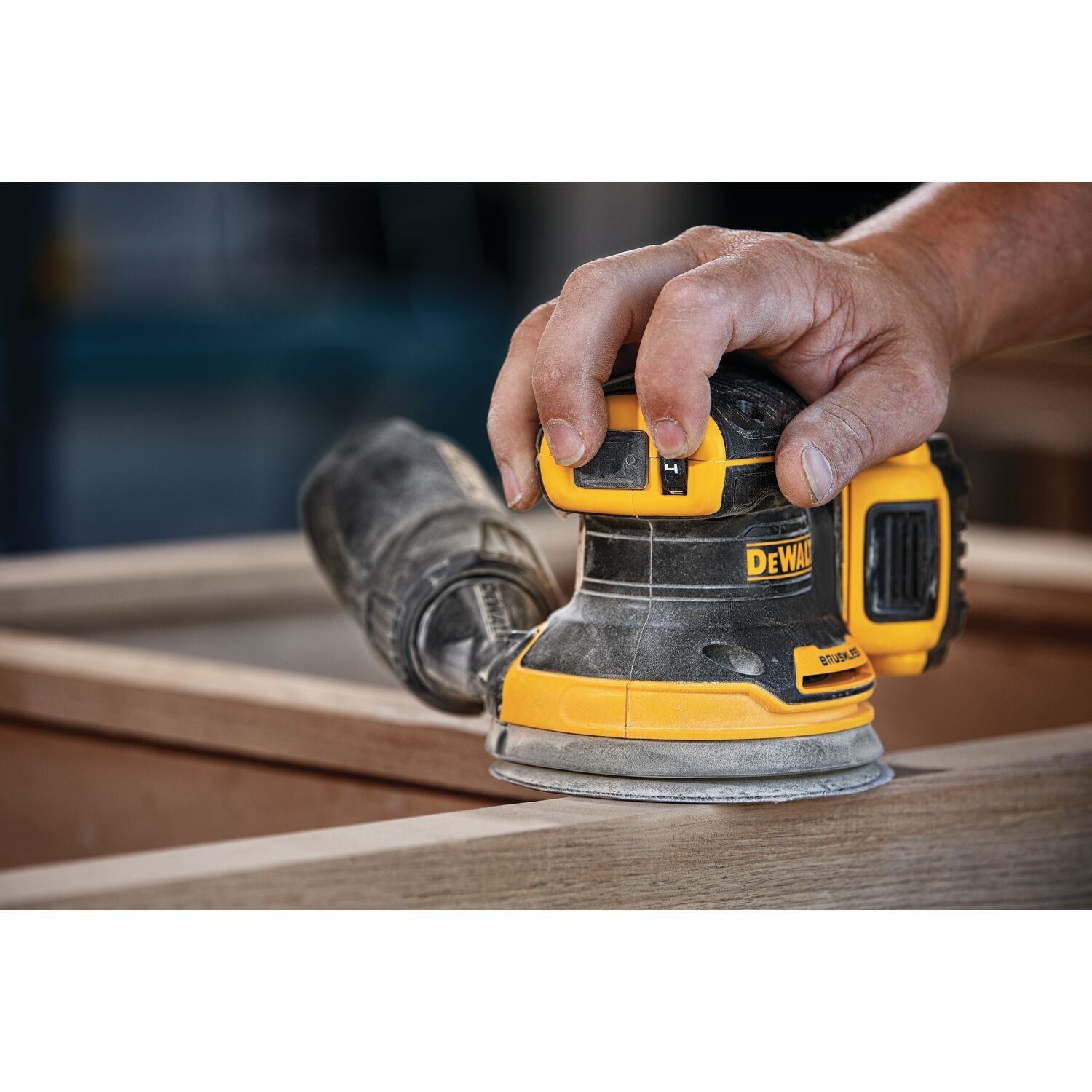 DEWALT เครื่องขัดกระดาษทรายกลม ไร้สาย ไร้แปรงถ่าน 125 มม. DCW210N-KR