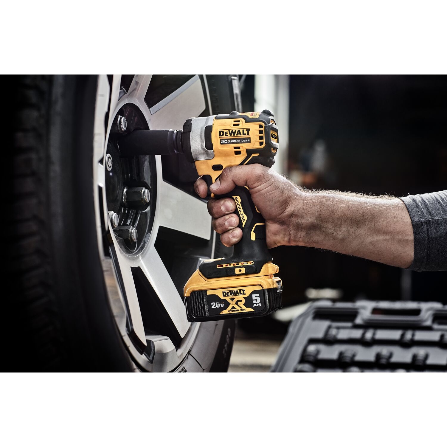 DEWALT บล็อกกระแทกไร้สายไร้แปรงถ่าน 20V Max DCF911N-B1 (เฉพาะตัวเครื่อง)