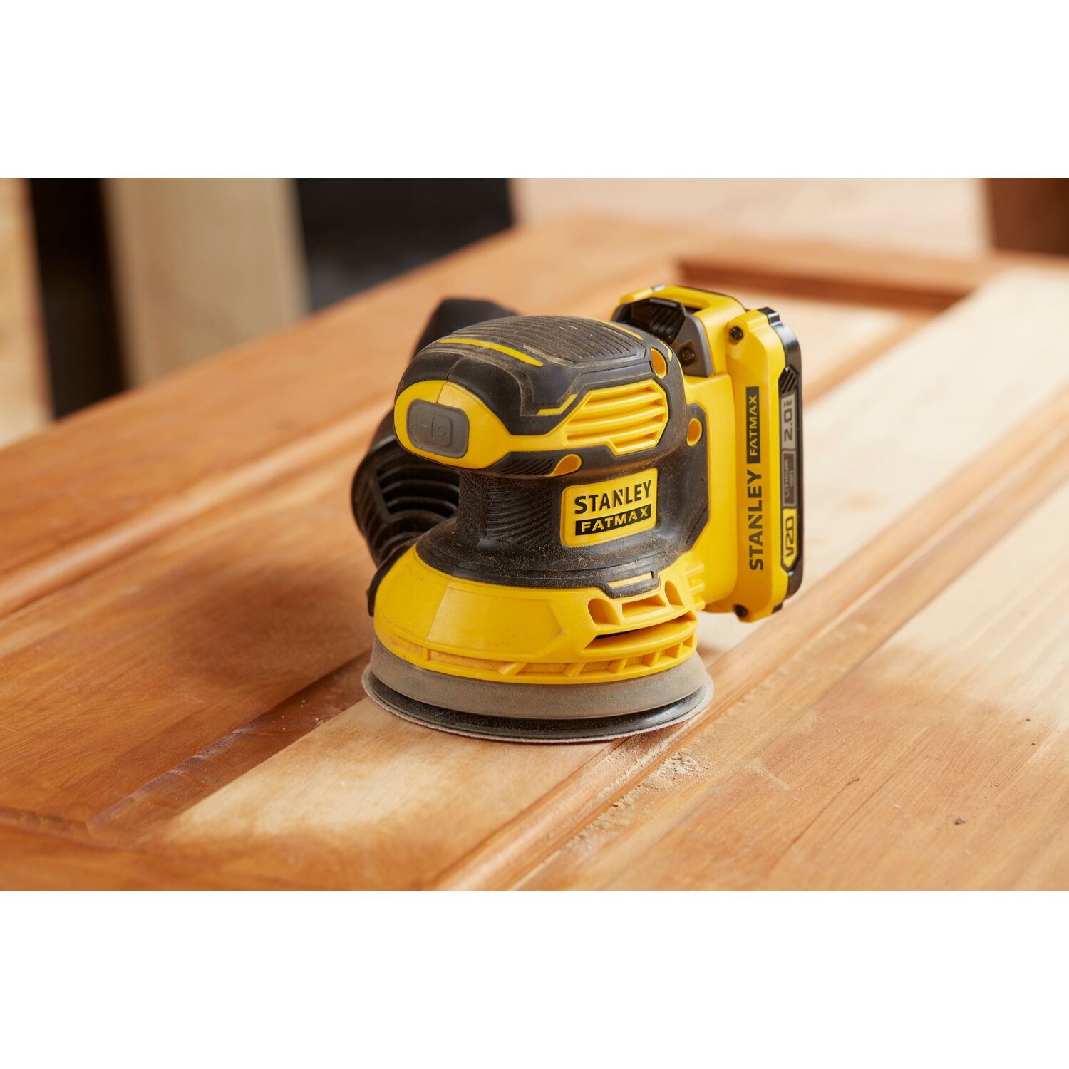 STANLEY เครื่องขัดกระดาษทรายกลมไร้สาย 125มม.20V SCS220-B1 (เฉพาะตัวเครื่อง)