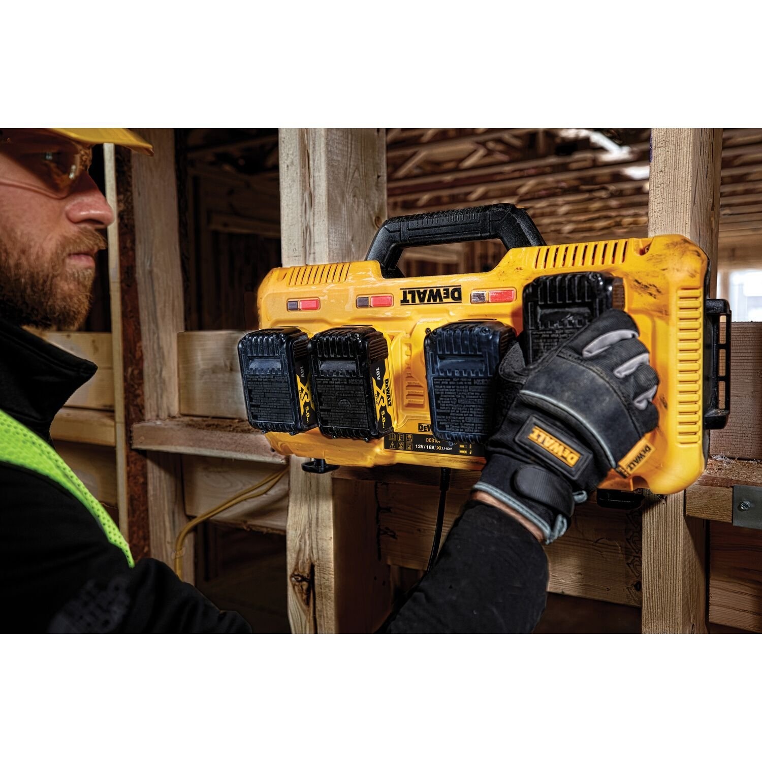 DEWALT แท่นชาร์จแบตเตอรี่ 4 ช่อง 12/20/60V Max DCB104-QW