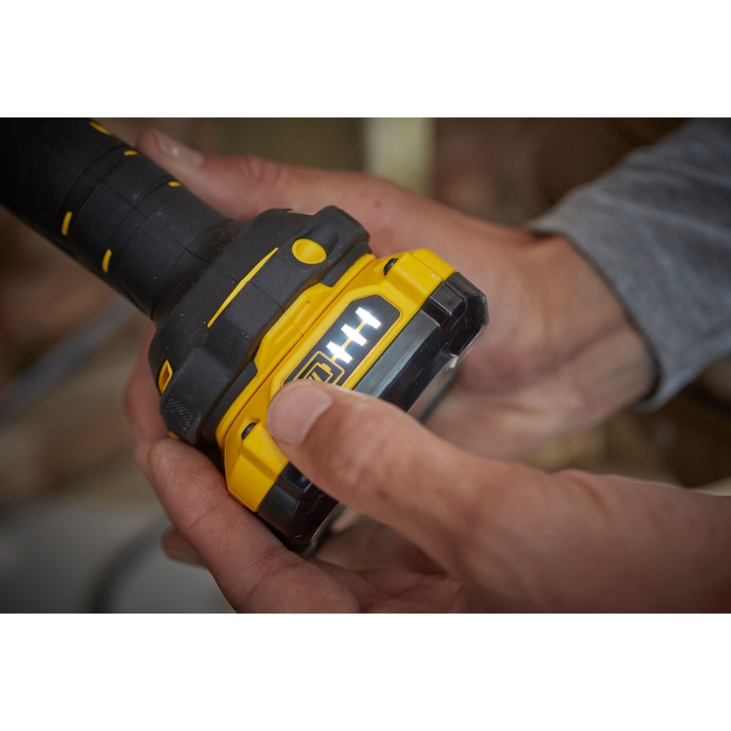 STANLEY ไฟฉาย 20V SCL020-KR เฉพาะตัวเครื่อง