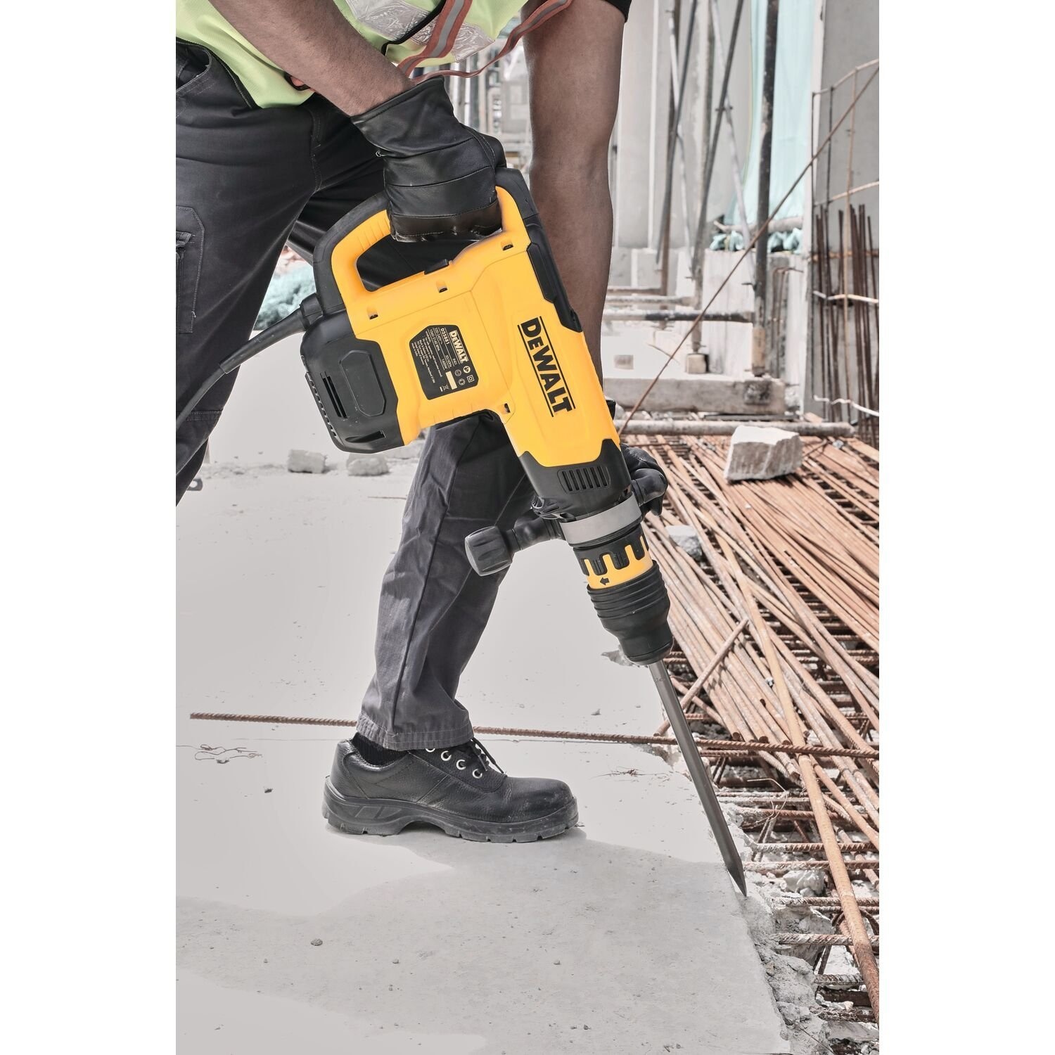 DEWALT เครื่องสกัดไฟฟ้า 10 กก. 1600W SDS-Max รุ่น D25881K-B1