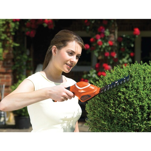 BLACK+DECKER เครื่องเล็มพุ่มไม้ไร้สาย 7.2V รุ่น GSL700